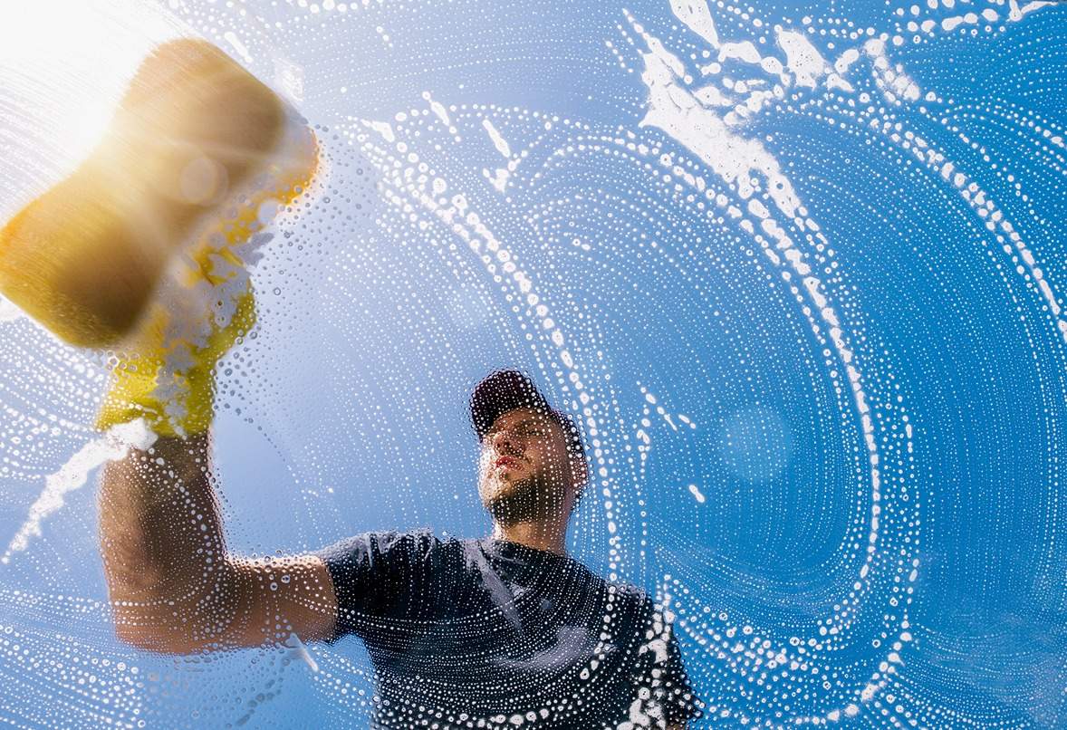 Cleaning a glass window